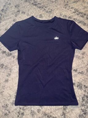 ALO Yoga Navy Short Sleeve Performance Tee
